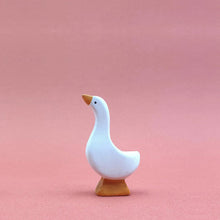 Brin d'Ours Goose - Standing