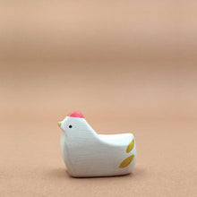 Brin d'Ours White Hen - Lying