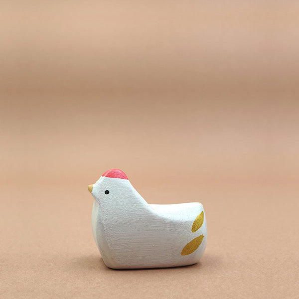 Brin d'Ours White Hen - Lying