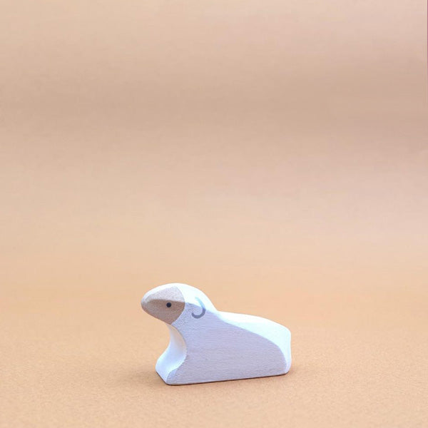 Brin d'Ours Lying Lamb - White