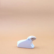 Brin d'Ours Lying Lamb - White