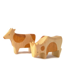Brin d'Ours Speckled Red Cow - Standing