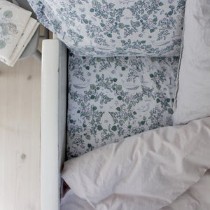 Garbo and Friends Fitted Sheet - Mares Light