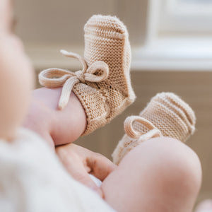 Hvid Knitted Booties – Oat