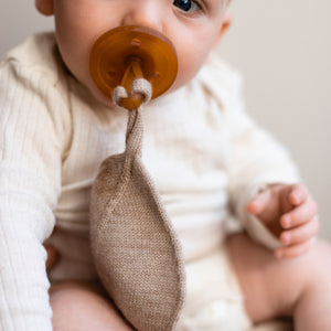 Hvid Titi Pacifier Holder – Sand
