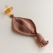 Hvid Titi Pacifier Holder – Terracotta