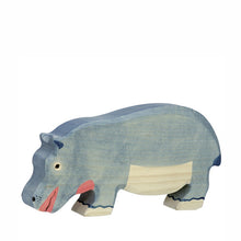 Holztiger Hippopotamus - Feeding