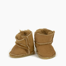Minikane Paola Reina Baby Doll Moon Boots Hug